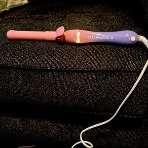 Beachwaver rorating curling iron - brand new!!